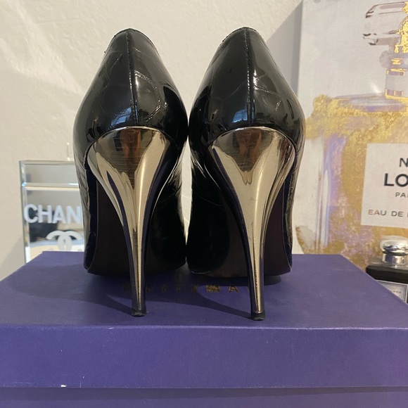 Stuart Weitzman Black Patent Leather croc pumps - Picture 3 of 6